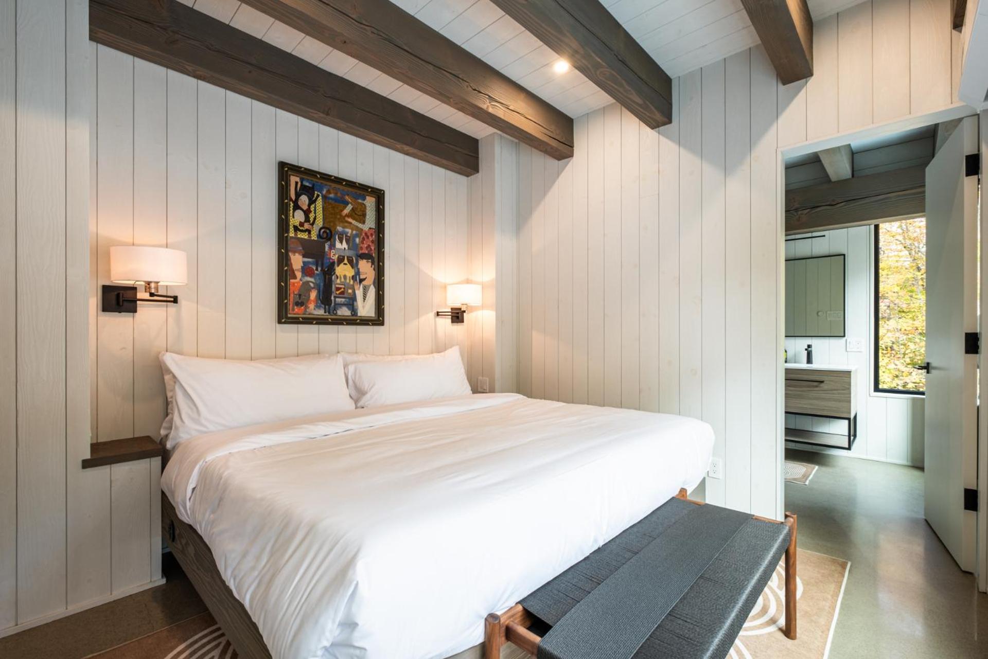 Chalet New! Lagom Tyst 7 Bedroom Hot Tub Near Mont-Tremblant