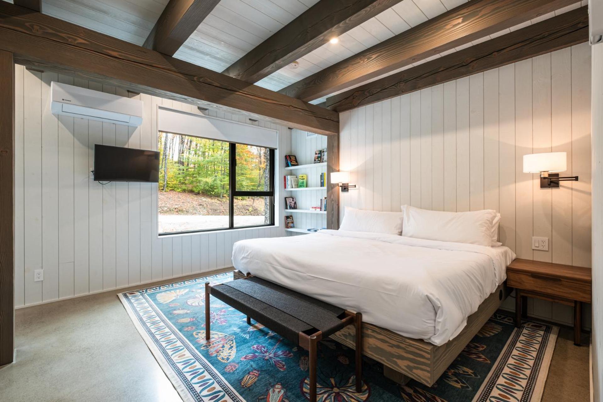 New! Lagom Tyst 7 Bedroom Hot Tub Near Mont-Tremblant