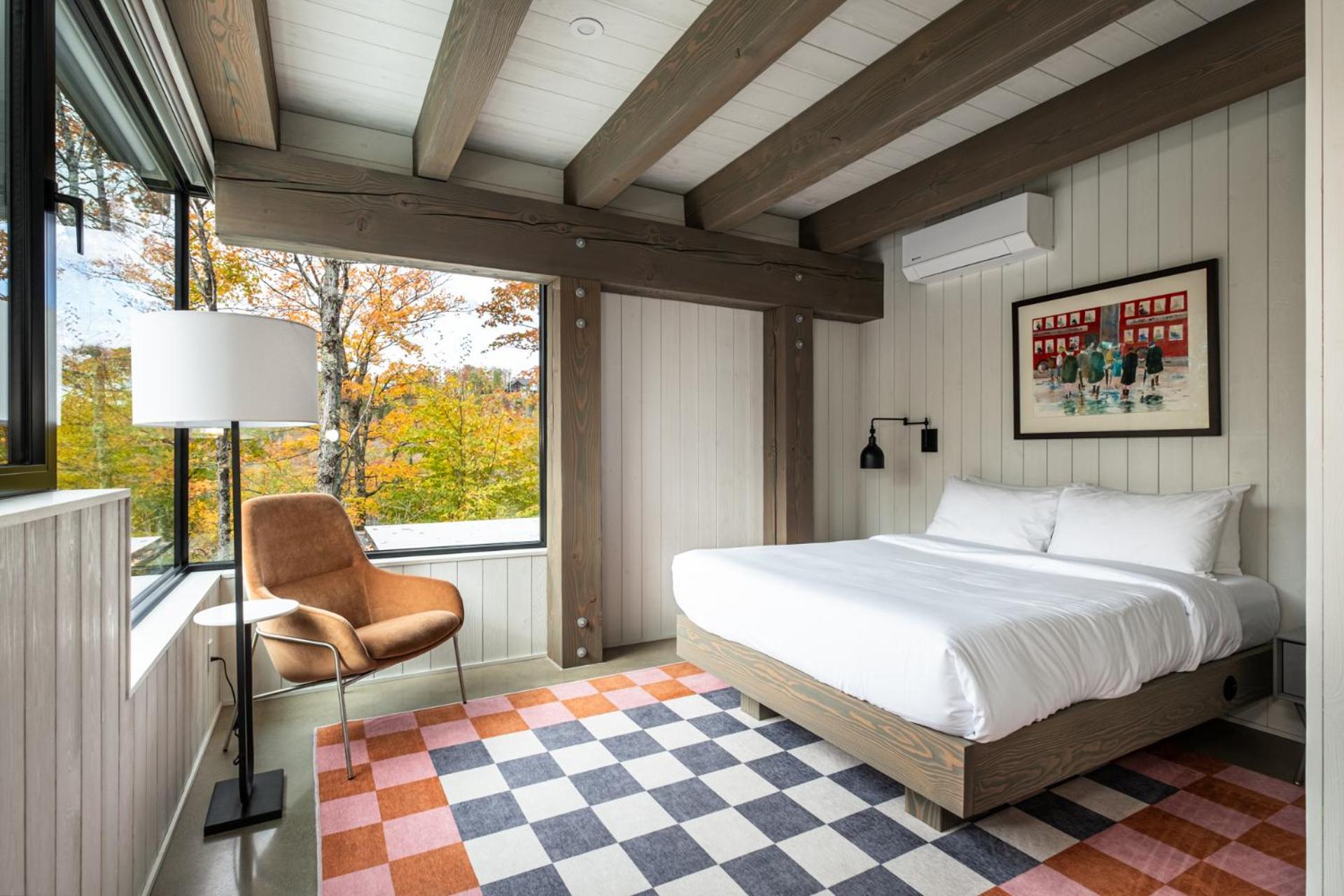 New! Lagom Tyst 7 Bedroom Hot Tub Near Mont-Tremblant