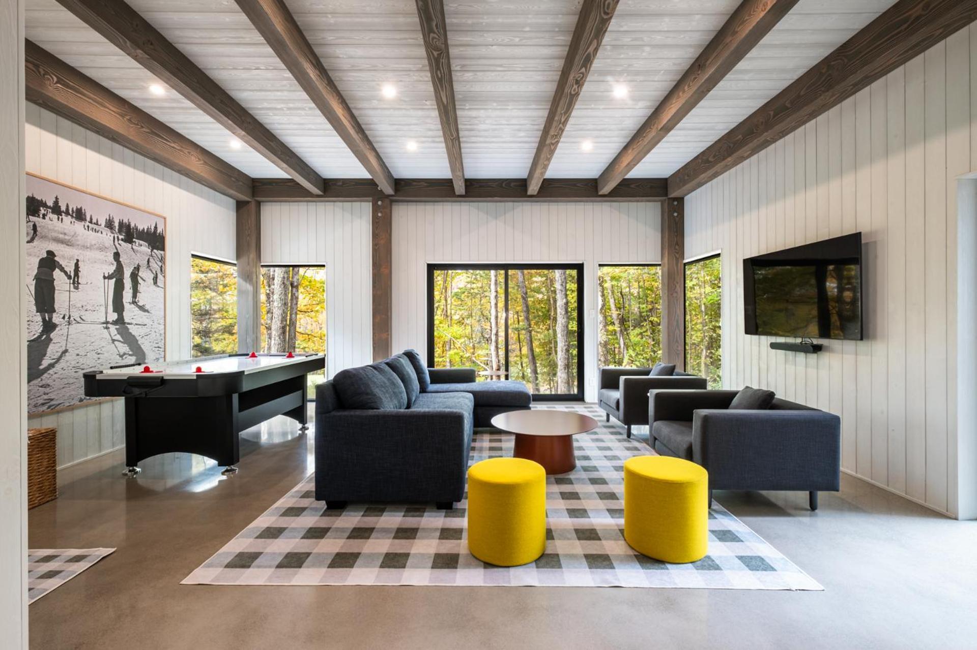 New! Lagom Tyst 7 Bedroom Hot Tub Near Chalet Mont-Tremblant