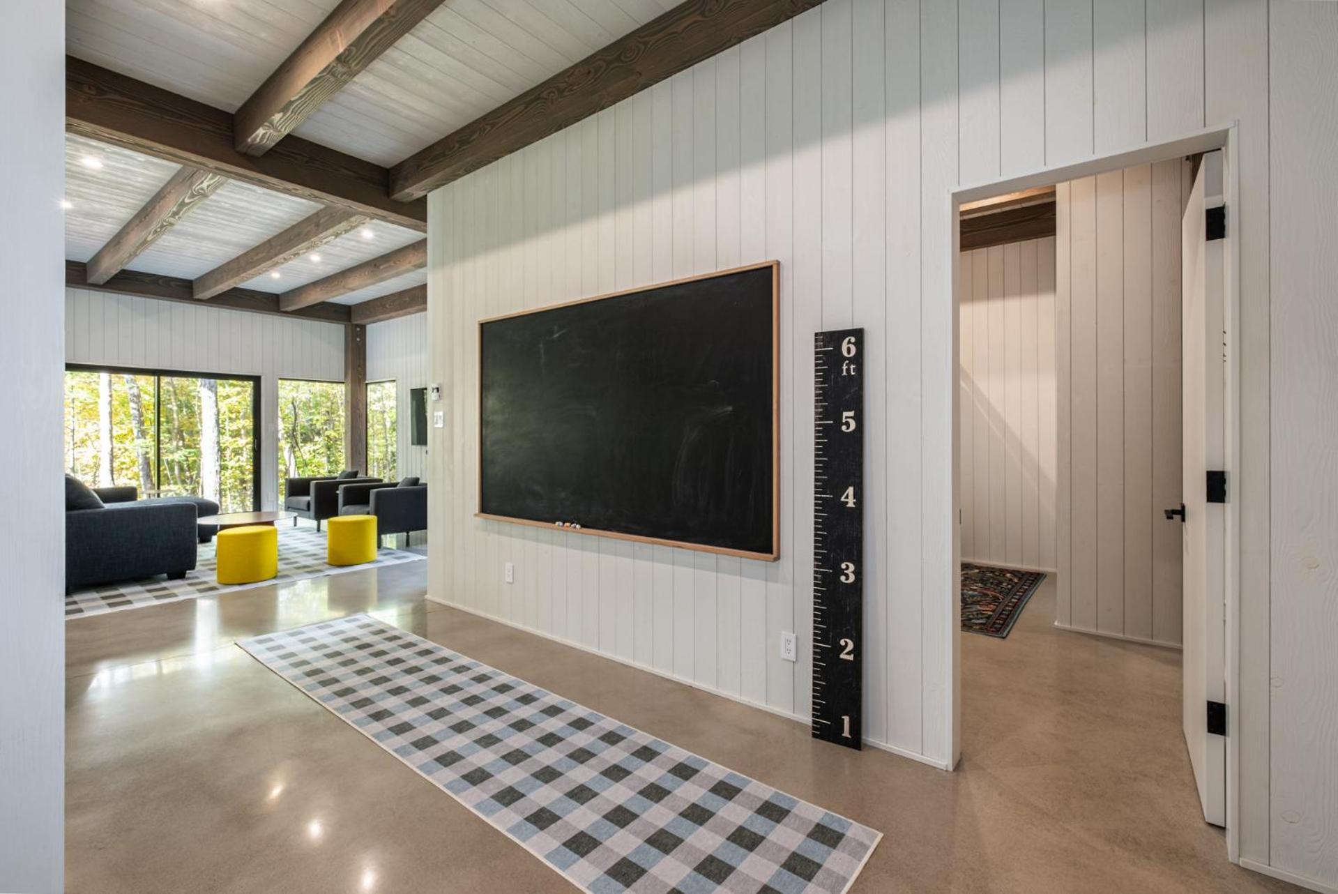 New! Lagom Tyst 7 Bedroom Hot Tub Near Chalet Mont-Tremblant